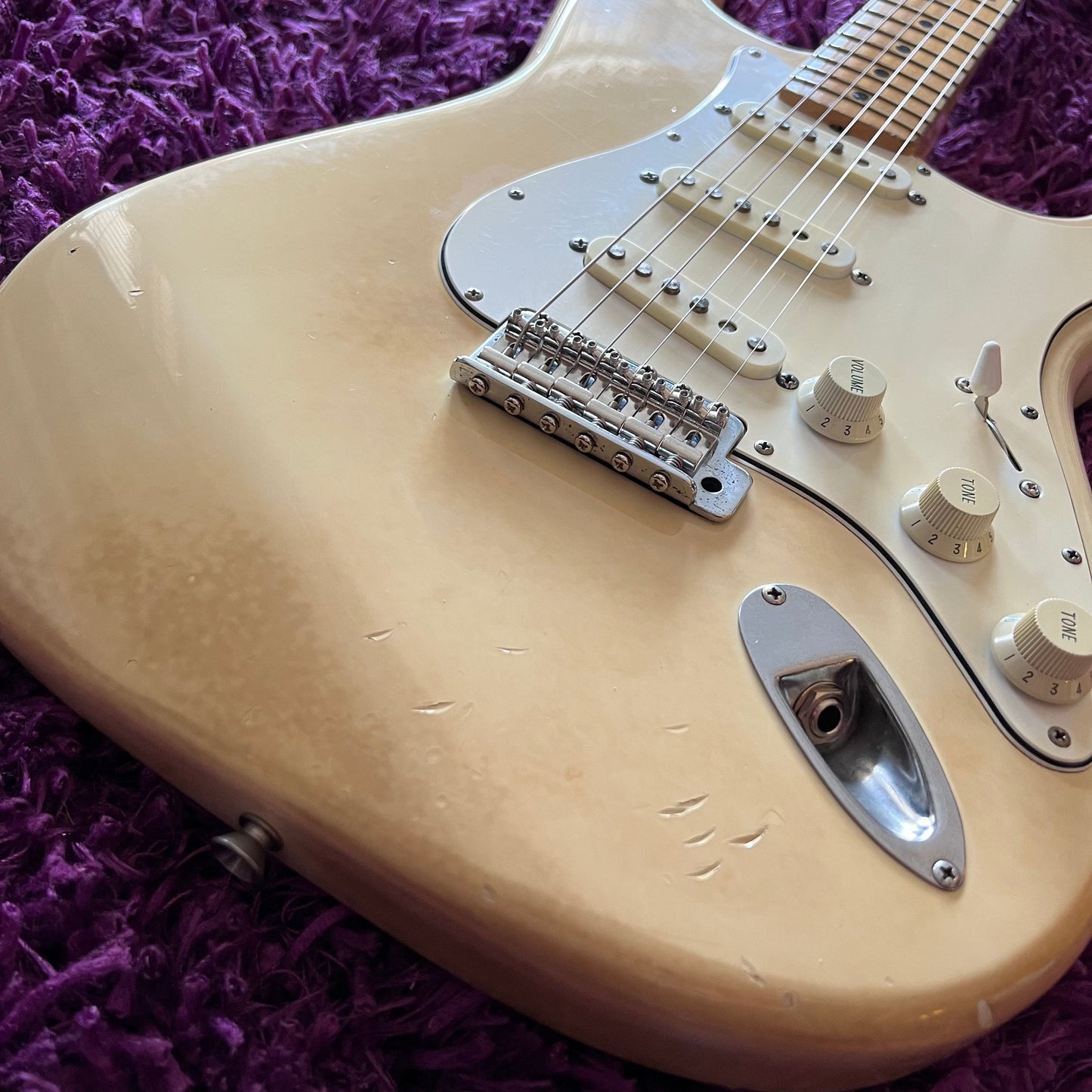 1993-94 Fender Stratocaster ST-362 Aged Nicotine White (MIJ)
