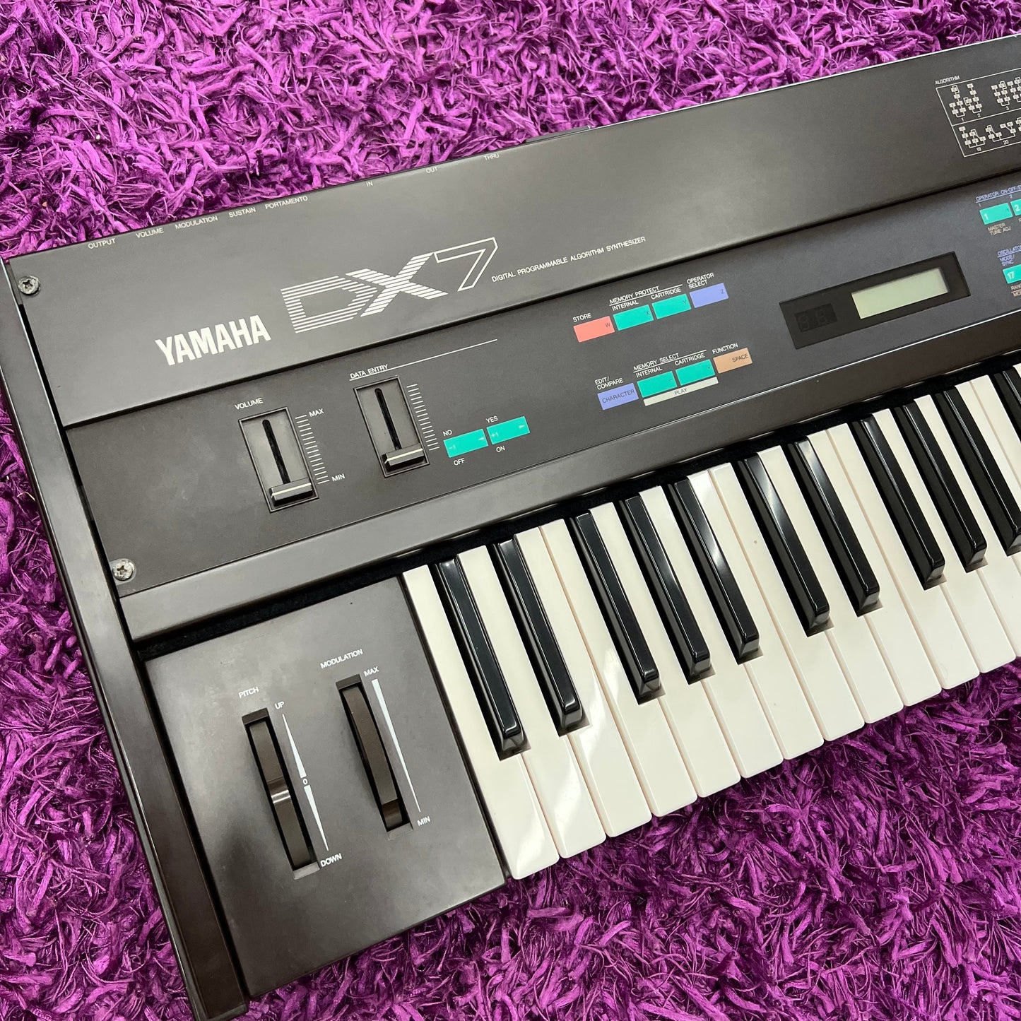 Yamaha DX7 Keyboard Synthesizer (w/ Branded Case) (Made in Japan)