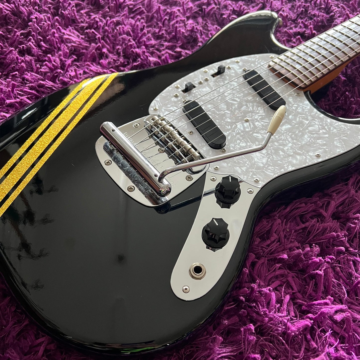 2010-12 Fender MG-69 Mustang Goldline (Limited Edition) (MIJ) (w/ HSC)