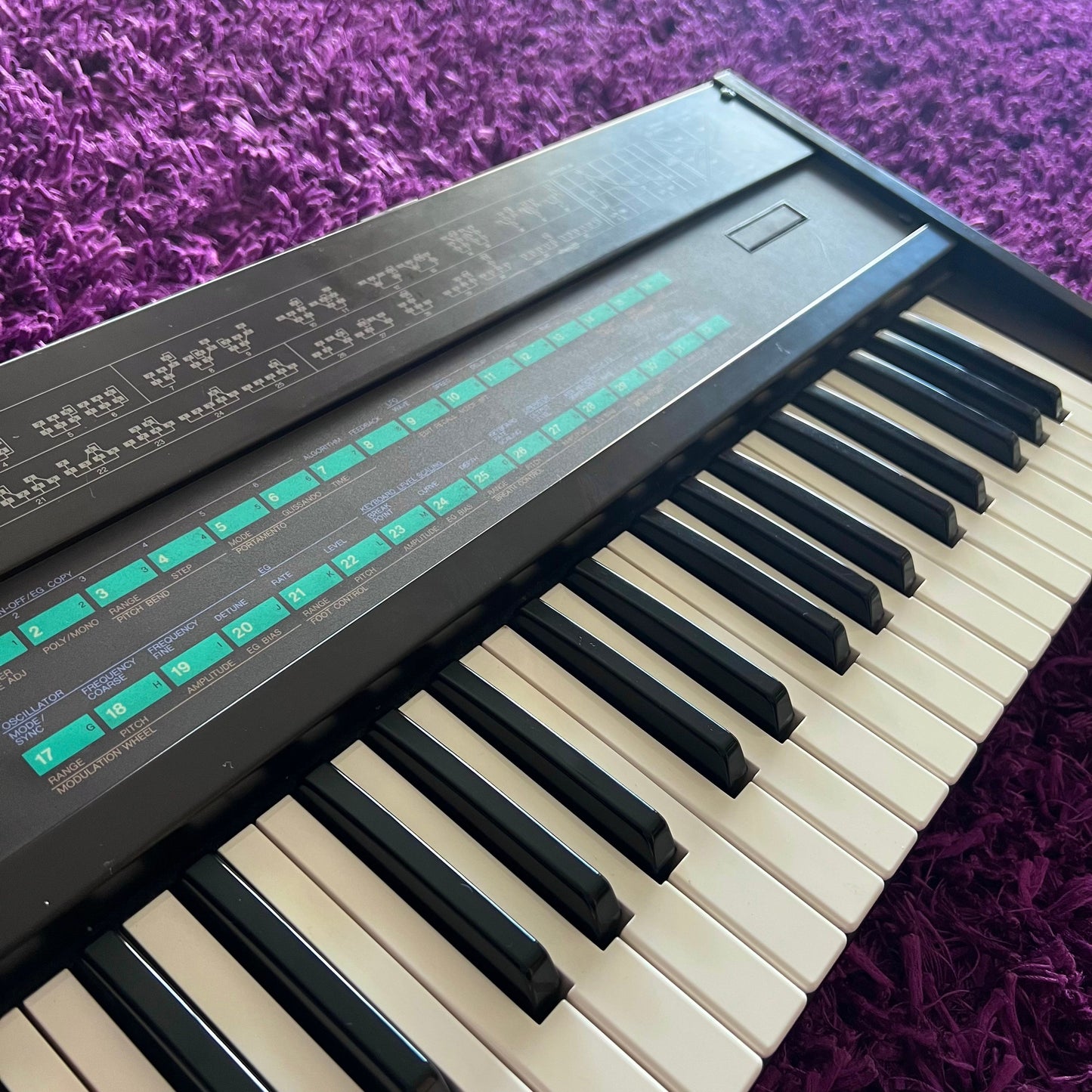 Yamaha DX7 Keyboard Synthesizer (Made in Japan)
