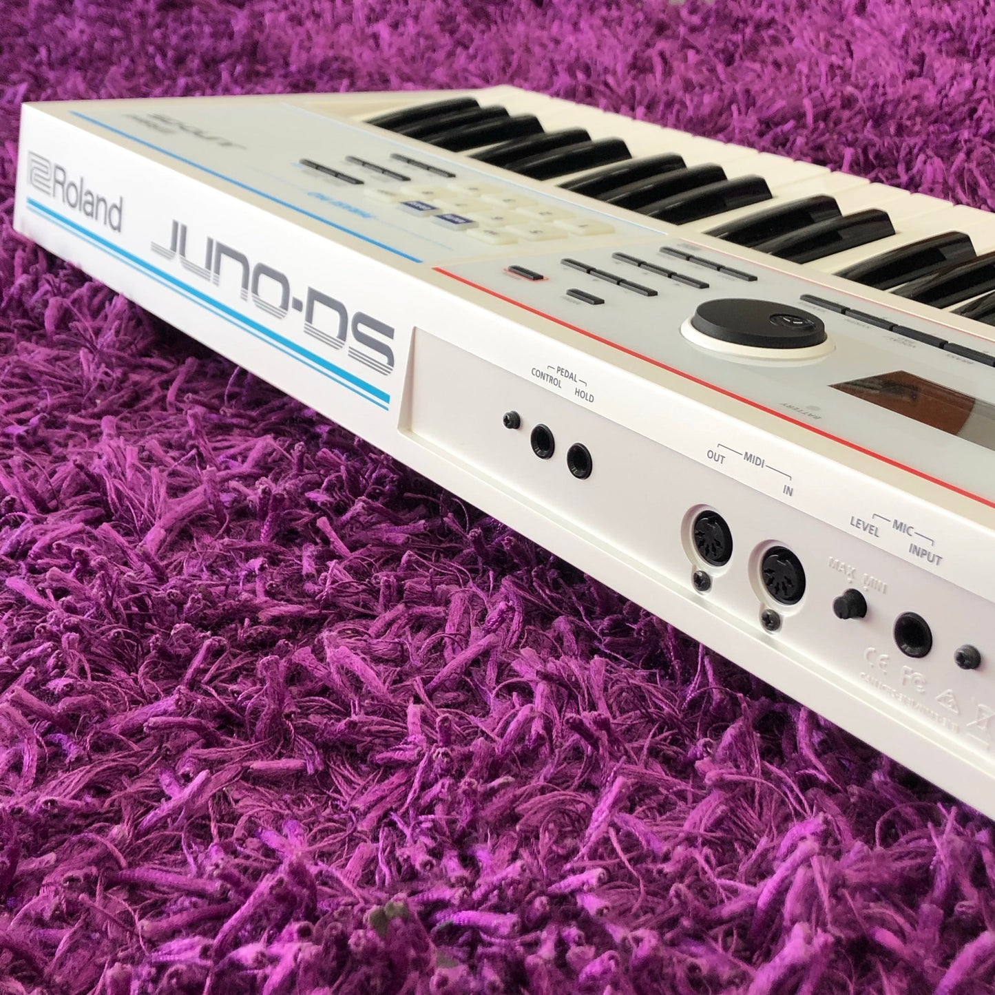 Roland JUNO-DS61 61-Key Synthesizer (Japanese Exclusive White)