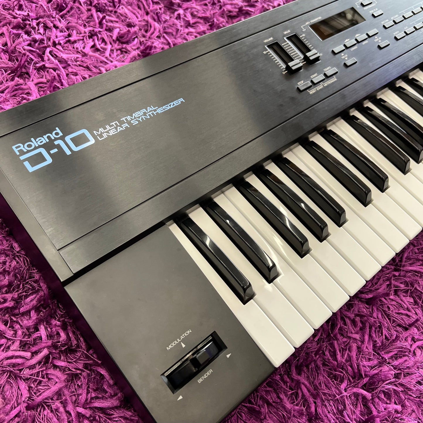 Roland D-10 Digital Linear Arithmetic (LA) Synthesizer Keyboard (w/ Original Case)