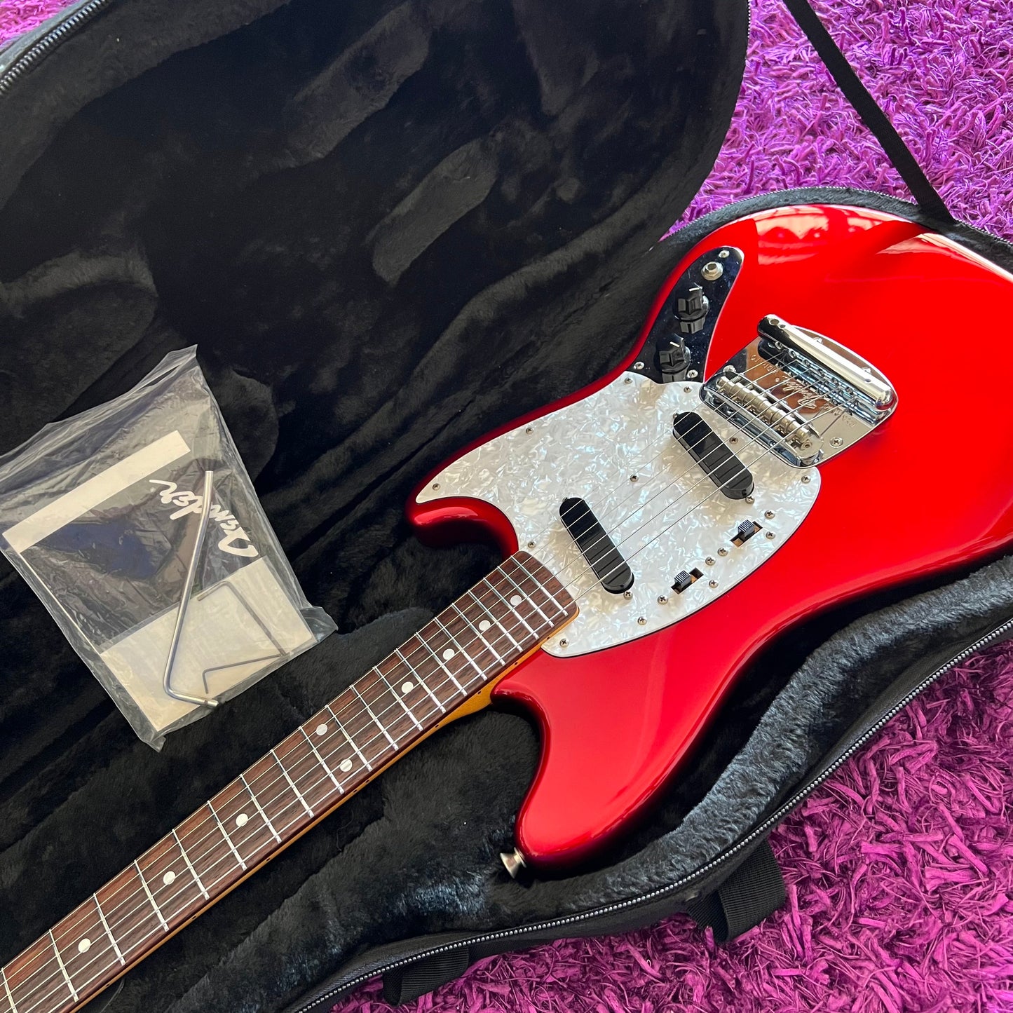 Fender Mustang MG69 Reissue MIJ Matching Headstock (SKB Case + Candy)