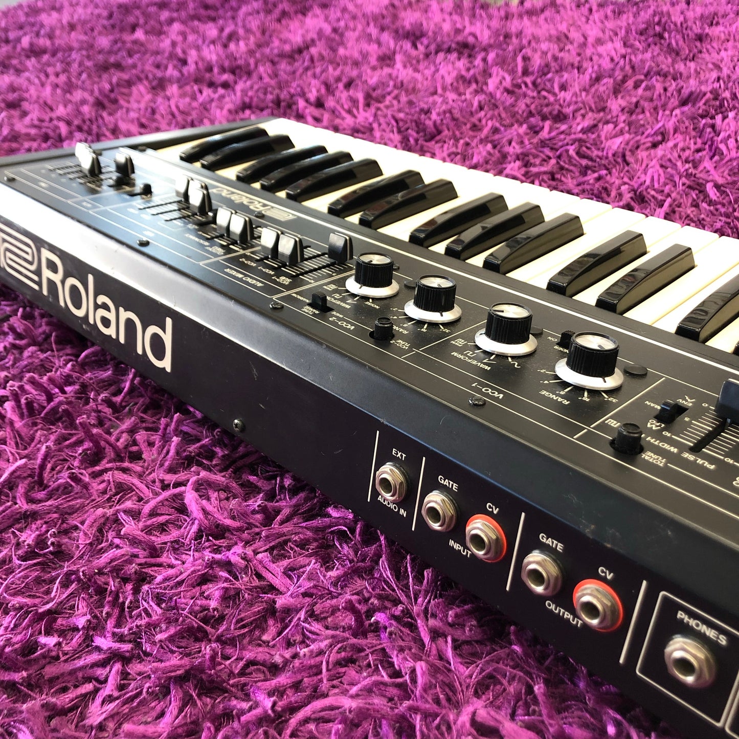 Roland SH-2 Monophonic Synthesizer w/ OHSC & Manual (Made in Japan)