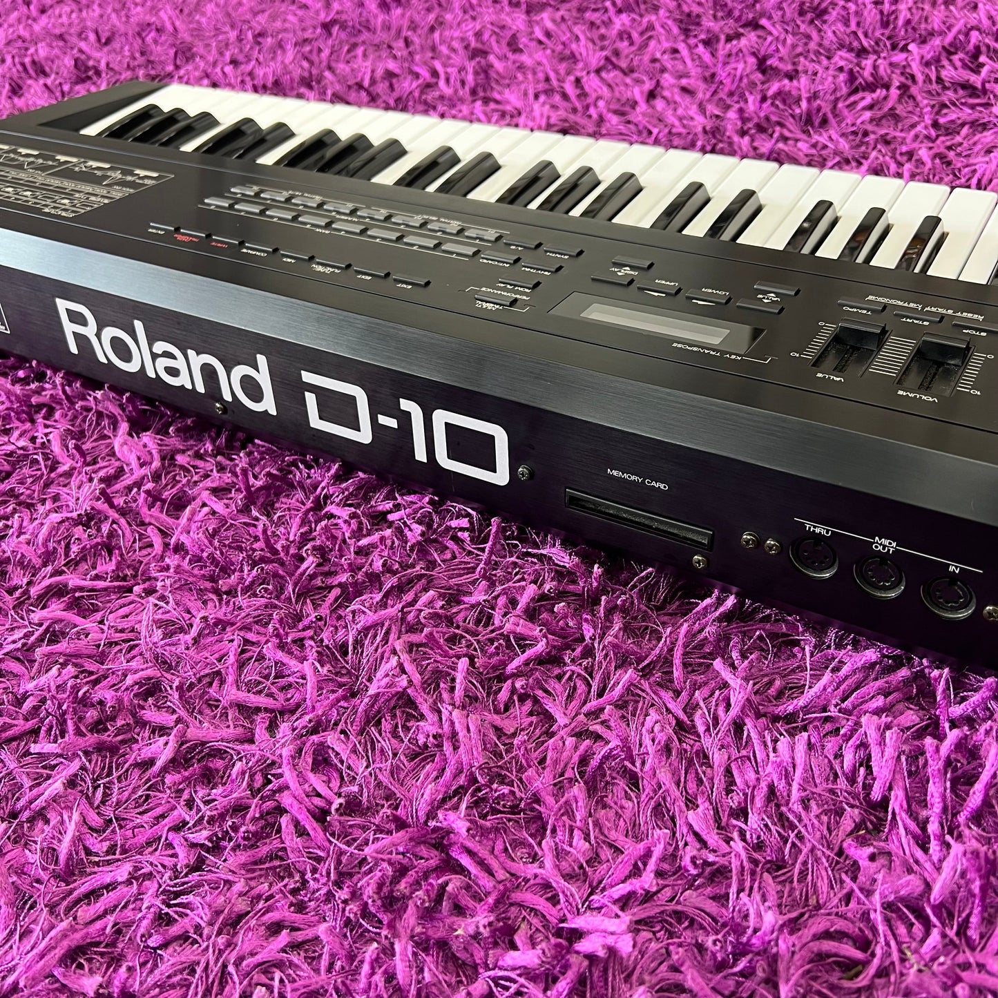Roland D-10 Digital Linear Arithmetic (LA) Synthesizer Keyboard (w/ Original Case)